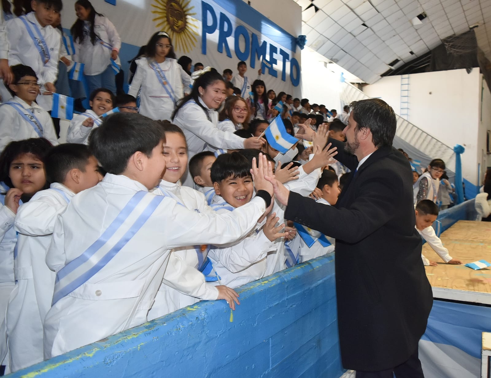 Merino presentó el concurso para crear la bandera de la ciudad – Primer ...