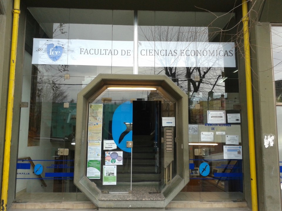 Récord histórico de inscriptos en la Facultad de Ciencias Económicas ...
